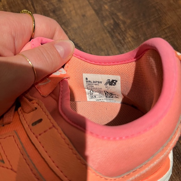 New balance shoes - Picture 4 of 4